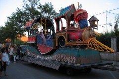 No-47-TREN-DE-LUCES
